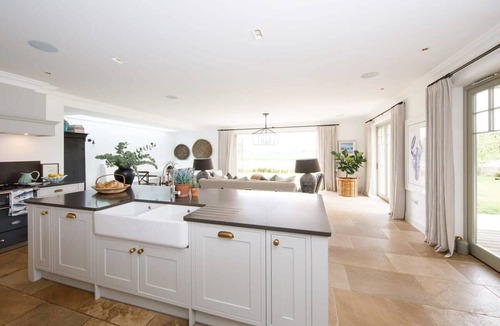 Bosham House | Beautiful Oasis Near Waterfront