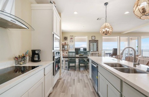Palacios House | Beautiful Oasis on the Bay! Gorgeous Views, Great Fishing and Pool Access!