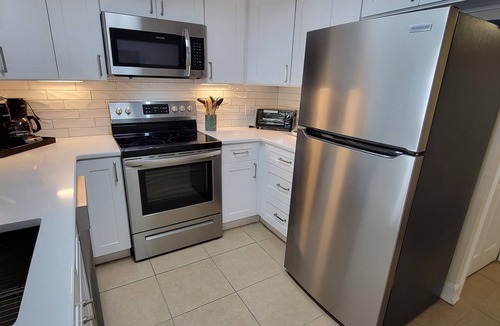 Jacksonville Beach Condo | Beautiful OCEANFRONT 2/2 on 3rd floor is end-unit w elevator and wrap balcony