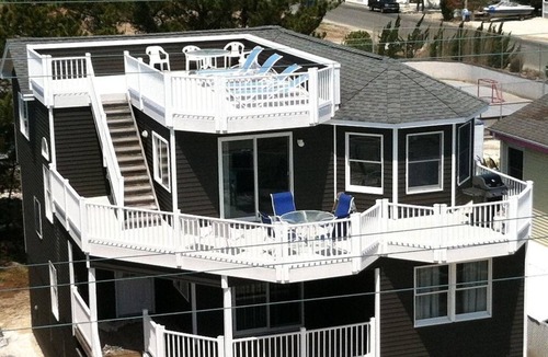 South Beach Haven House | Beautiful Ocean & Bay Views - 3 Decks, 2 MBR Suites, 2 LRs, park/playground