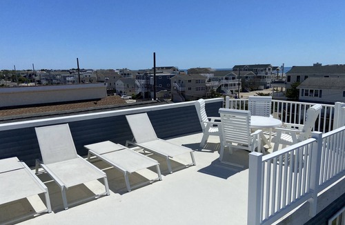 South Beach Haven House | Beautiful Ocean & Bay Views - 3 Decks, 2 MBR Suites, 2 LRs, park/playground