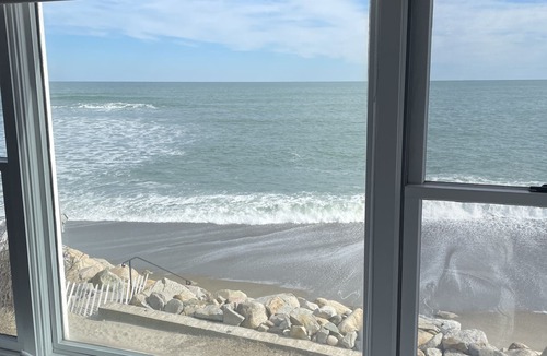 Brant Rock House | Beautiful Ocean Beachfront 3 Bedroom Home