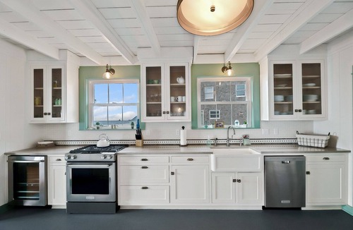Downtown Cannon Beach House | Beautiful Ocean Front Haystack Rock View