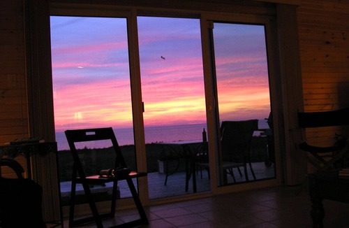 Borden-Carleton Cottage | Beautiful oceanfront beach house,family friendly,WiFi,lg deck,bbq .