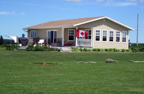 Borden-Carleton Cottage | Beautiful oceanfront beach house,family friendly,WiFi,lg deck,bbq .