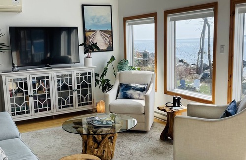 Summerville Centre House | Beautiful Oceanfront home steps to Summerville beach