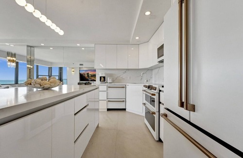 Mid Beach Apartment | Beautiful Oceanfront 3BDR Condo/801
