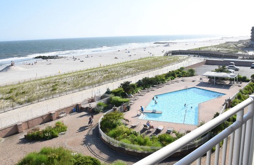 Lido Beach Apartment | Beautiful Oceanfront Beach Apartment