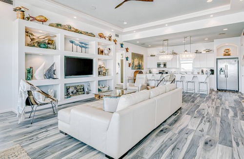 Port Bolivar House | Beautiful oceanfront home with expansive decks
