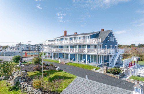 Hampton Hotel | Beautiful oceanfront views with kitchenette and private deck!