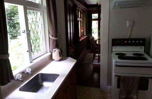 Whanganui Apartment | Beautiful old villa apartment in charming setting.