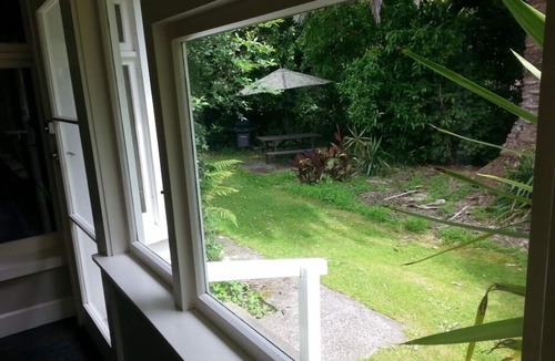 Whanganui Apartment | Beautiful old villa apartment in charming setting.