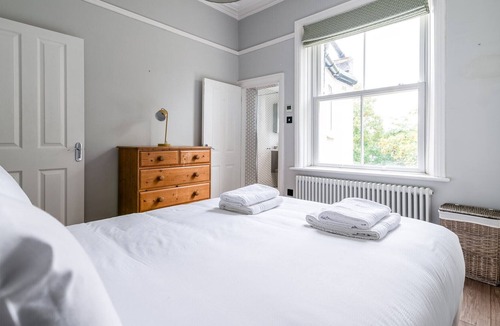 Thurlow Park Apartment | Beautiful One Bed Abode in the South West