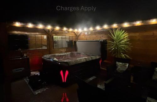 Fiddington Apartment | Beautiful One Bed Studio Flat - Dog Friendly