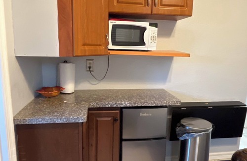 Tamiami House | Beautiful one bedroom and one bath inside a family homenVery nice for students