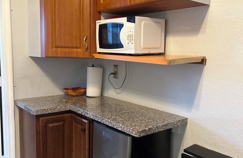 Tamiami House | Beautiful one bedroom and one bath inside a family homenVery nice for students