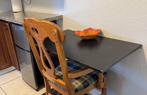 Tamiami House | Beautiful one bedroom and one bath inside a family homenVery nice for students