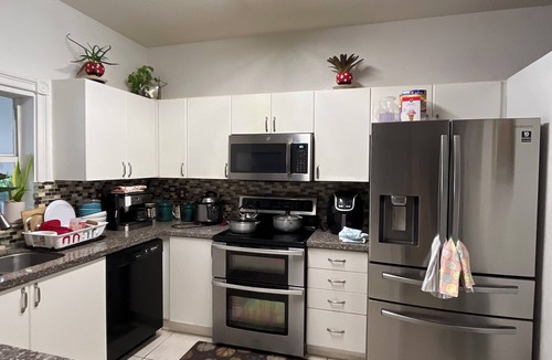 Tamiami House | Beautiful one bedroom and one bath inside a family homenVery nice for students
