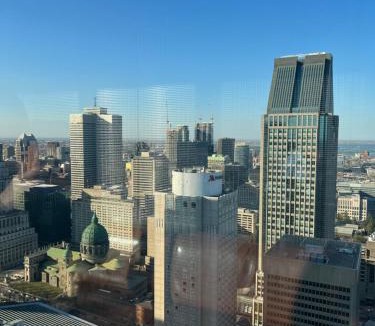 Downtown Montreal Apartment | Beautiful one bedroom downtown Condo with pool and free parking