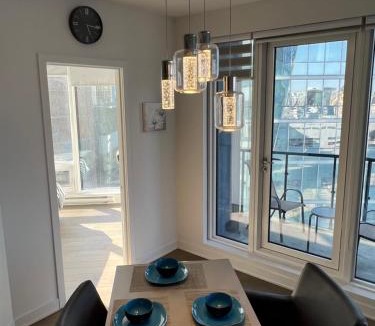 Downtown Montreal Apartment | Beautiful one bedroom downtown Condo with pool and free parking