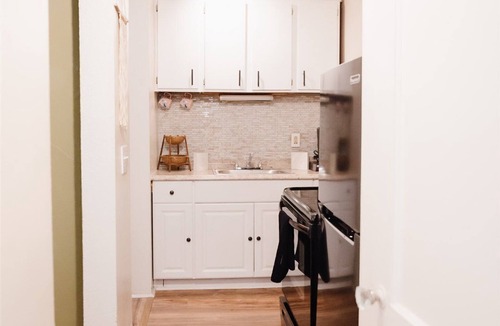 Neighborhood of the Arts Apartment | Beautiful One Bedroom Apartment in The Neighbor of the Art