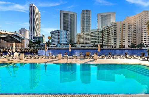 Hallandale Beach Apartment | Beautiful one bedroom apartment with Nice View