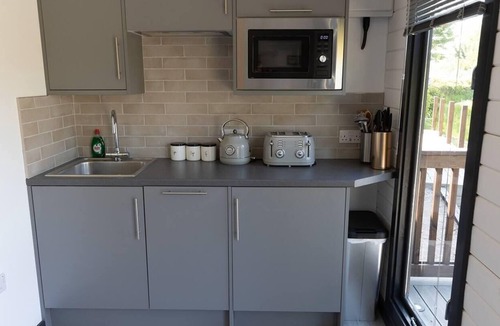 Gumley Apartment | Beautiful Open plan Lakeside Lodge, Shearsby