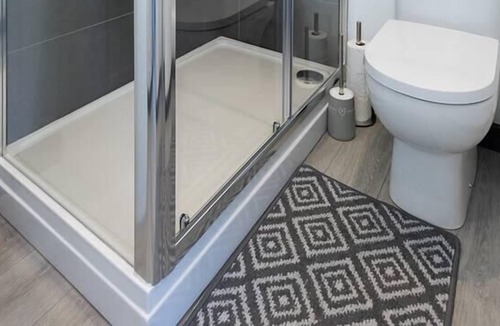 Gumley Apartment | Beautiful Open plan Lakeside Lodge, Shearsby