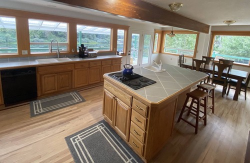 Scottsburg House | Beautiful Oregon Coast Riverfront Home with Private River Access