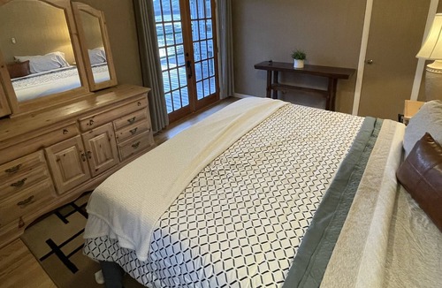 Scottsburg House | Beautiful Oregon Coast Riverfront Home with Private River Access