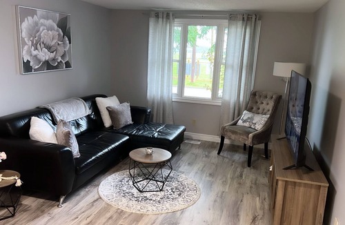 Paris House | Beautiful Paris, Ontario!