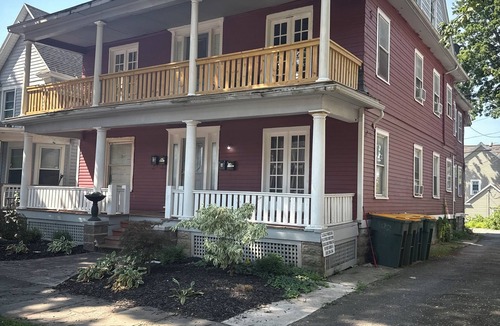 South Wedge Apartment | Beautiful Park ave area 2BR apt near downtown rochester w/parking w/d balconies