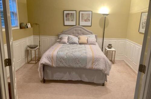 St. James Apartment | Beautiful Parkside Suite
