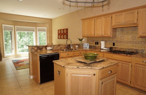 Hot Springs Village House | Beautiful, peaceful Lrg Townhome- right by Lake Balboa & Marina