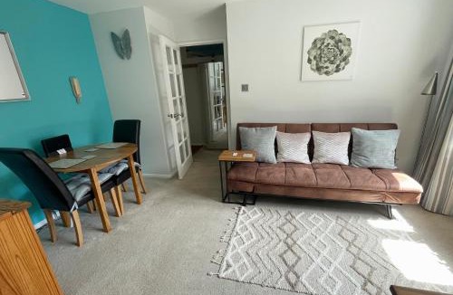 Waltham Abbey Apartment | Beautiful Peaceful Studio Flat