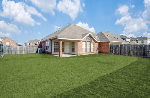 DeSoto House | Beautiful peaceful home in modern neighborhood with parks