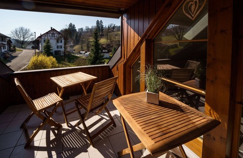 Siglistorf Apartment | Beautiful penthouse duplex apartment with balcony surrounded by greenery