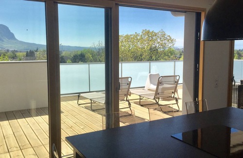 Ambilly Apartment | Beautiful Penthouse with Panoramic View