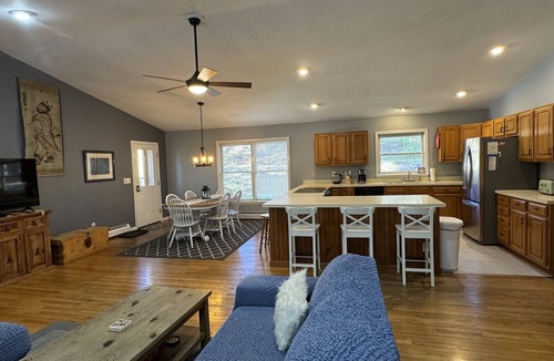 Cooperstown House | Beautiful Pines Tucked in the trees, minutes to Cooperstown & Dreams Park