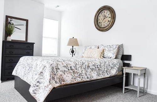 Mount Washington Apartment | Beautiful Pittsburgh home-walkable area w parking