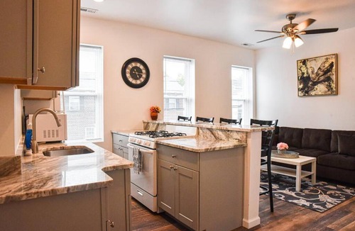 Mount Washington Apartment | Beautiful Pittsburgh home-walkable area w parking