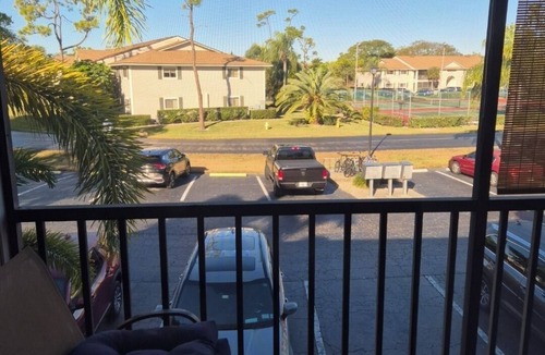 Biggar House | Beautiful place pickleball close to Costco and all restaurants 7 mins beach.