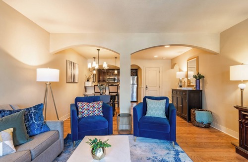 West Plaza Apartment | Beautiful Plaza Condo | 01
