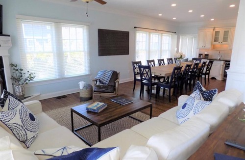 Admiral Estates House | BEAUTIFUL POOL, 6 BEDROOMS, BEACH BLOCK