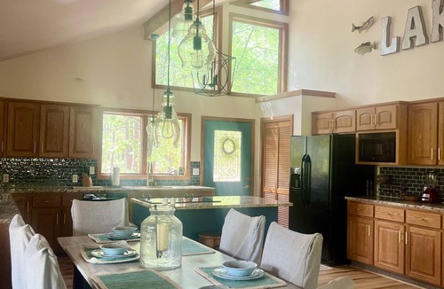 Tumbling Shoals House | Beautiful private home located only 5 min from the lake .