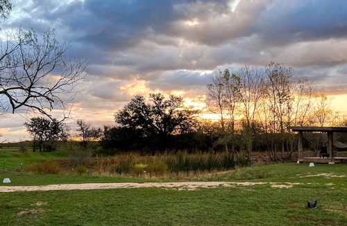 Dale House | Beautiful & Private 11 Acre Ranch - Close to BBQ capital Lockhart, Austin