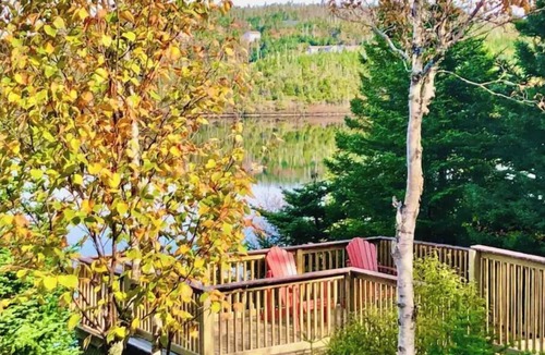 Avondale Cottage | Beautiful private cottage on a pond 45 minutes from St. John’s, Newfoundland