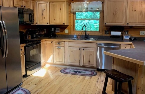 Laurelville Cabin | BEAUTIFUL, private, creek-side cabin—hot tub, fire pit, close to everything!