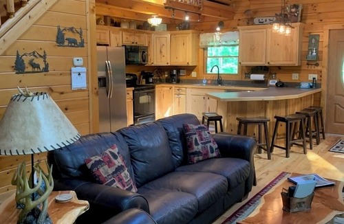 Laurelville Cabin | BEAUTIFUL, private, creek-side cabin—hot tub, fire pit, close to everything!