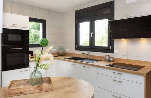 Miami Platja Villa | Beautiful private villa for 6 guests with private pool, A/C, WIFI, TV and patio